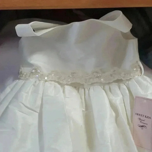 Sweet kids formal dress size 4 - Picture 3 of 15